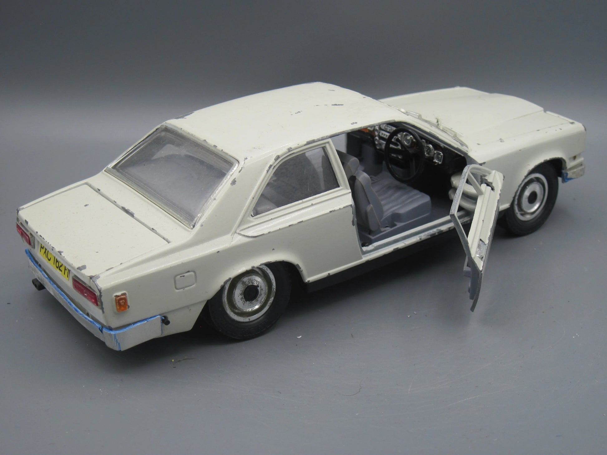 Bburago   Rolls-Royce Camargue  White