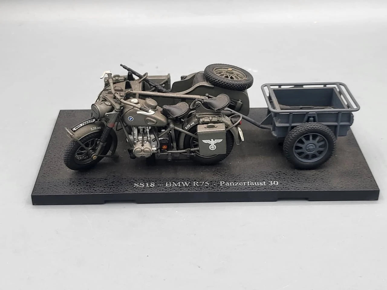Atlas   BMW R75 side car + trailer + Panzerfaust  Black