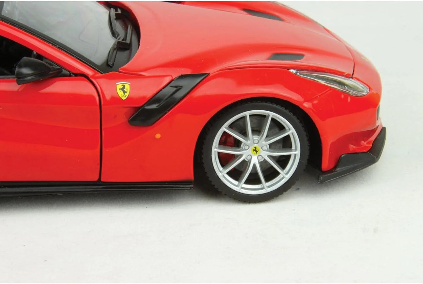 Bburago  Race & Play Ferrari F12tdf  Red