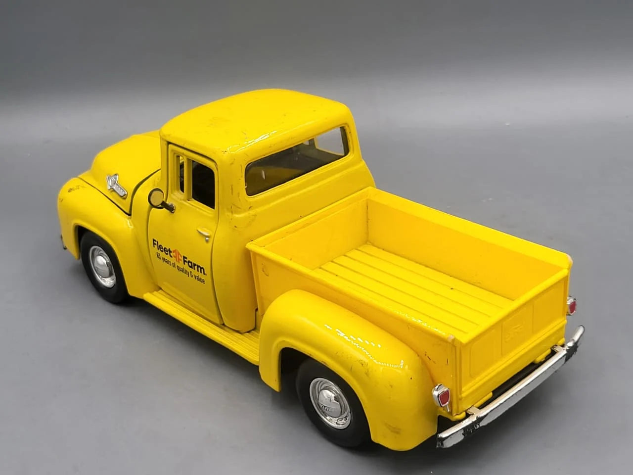 Motor Max   Ford F1 Pick up - Fleet Farm  Yellow