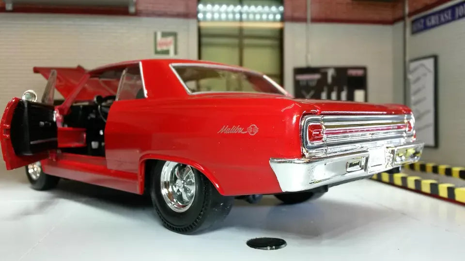 Maisto Special Edition  Chevrolet Malibu SS 1965 Red 