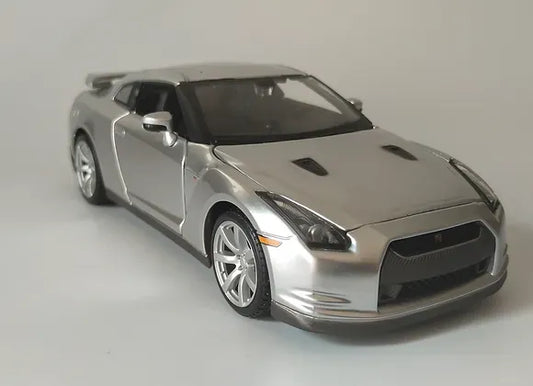 Maisto Special Edition  Nissan GT-R  Silver 