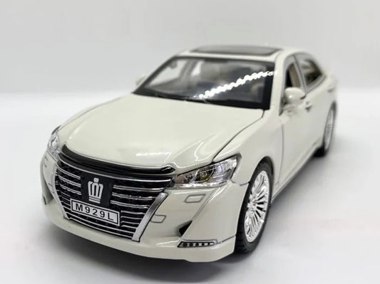 XLG   Toyota Crown  White