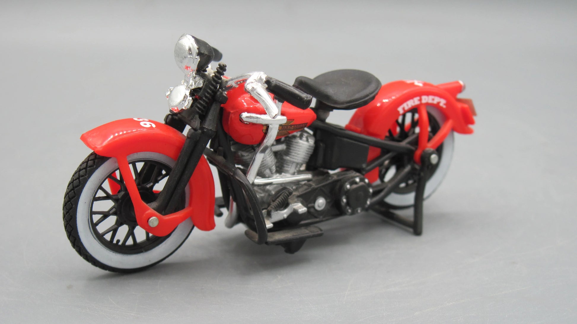 Maisto   Harley-Davidson Knucklehead 1936 Red Fire Dept