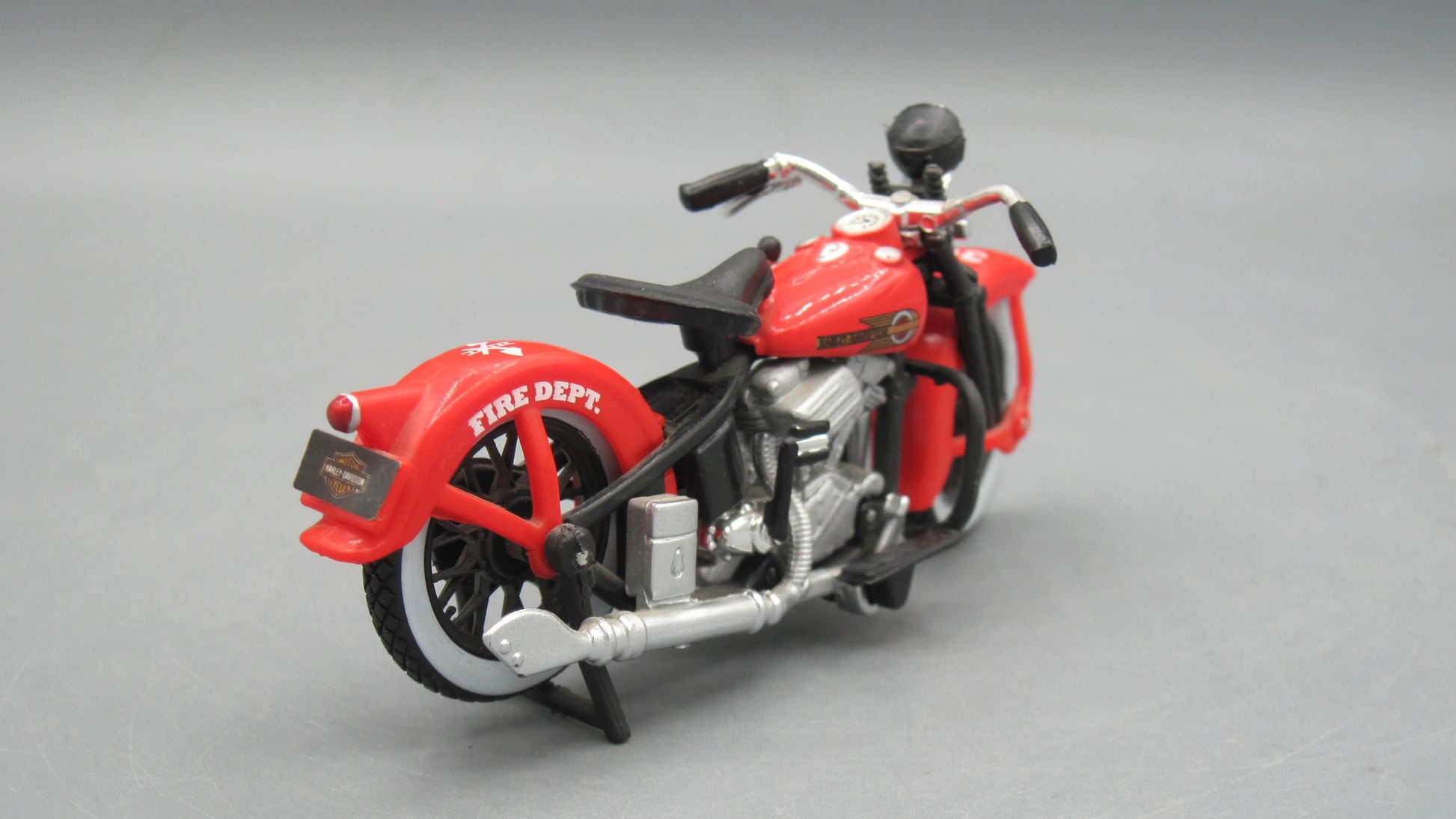 Maisto   Harley-Davidson Knucklehead 1936 Red Fire Dept