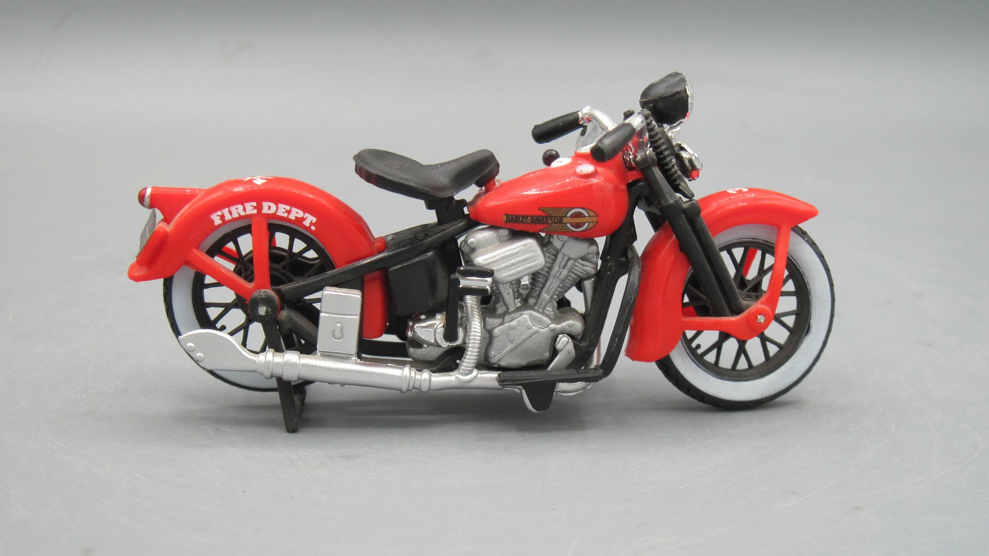 Maisto   Harley-Davidson Knucklehead 1936 Red Fire Dept