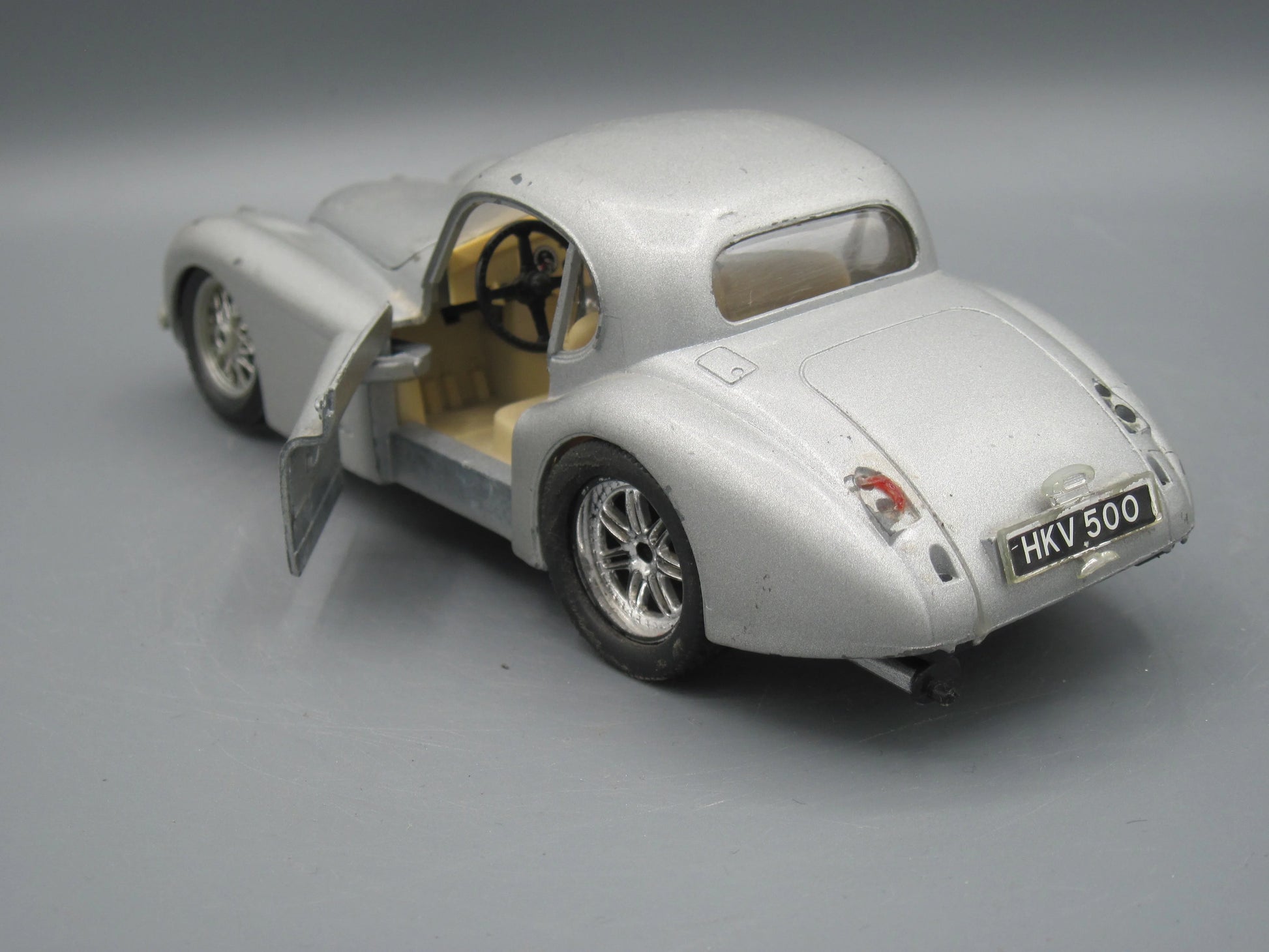 Bburago   Jaguar XK 120 1948 Grey