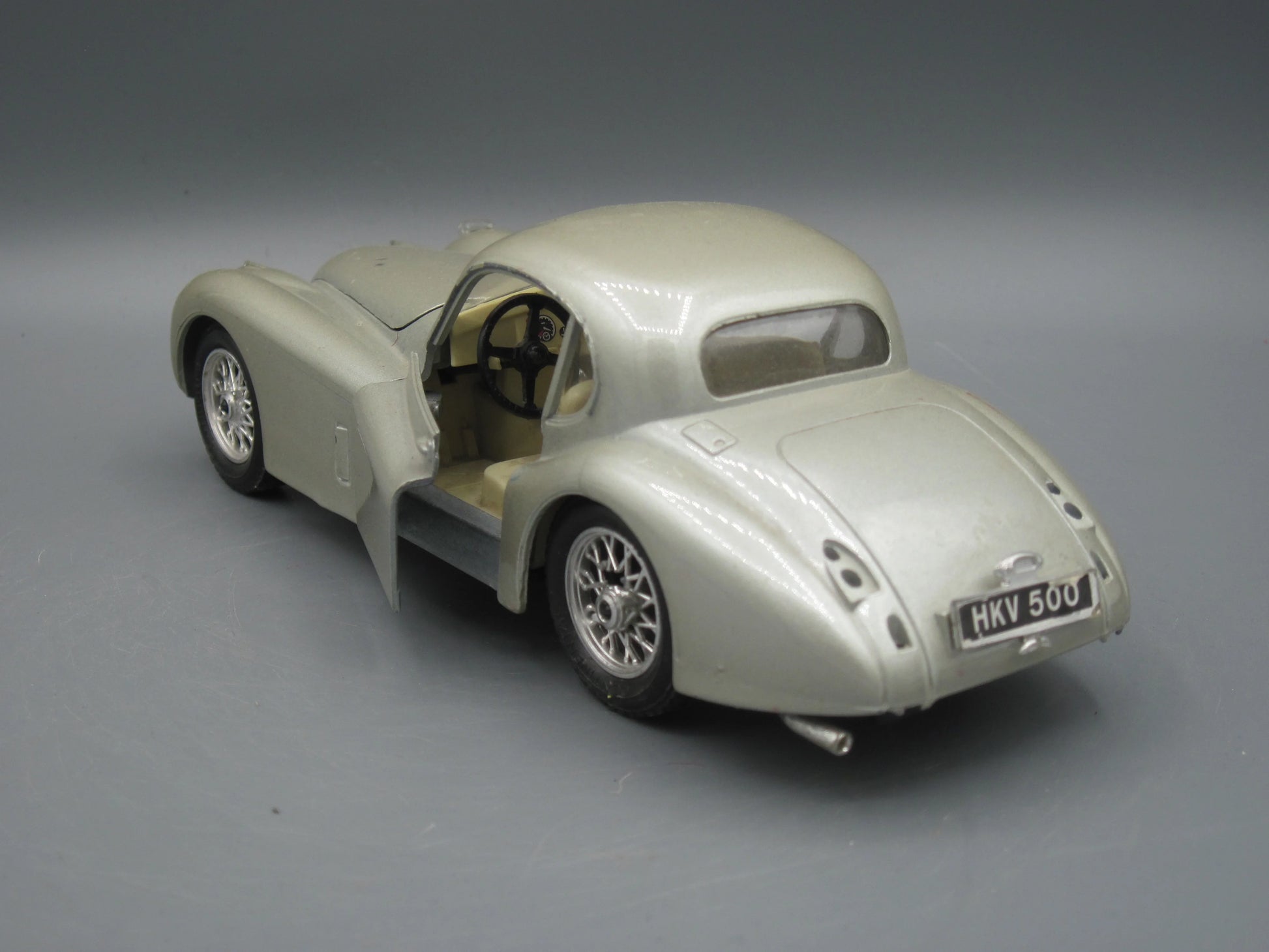 Bburago   Jaguar XK 120 1948 Silver