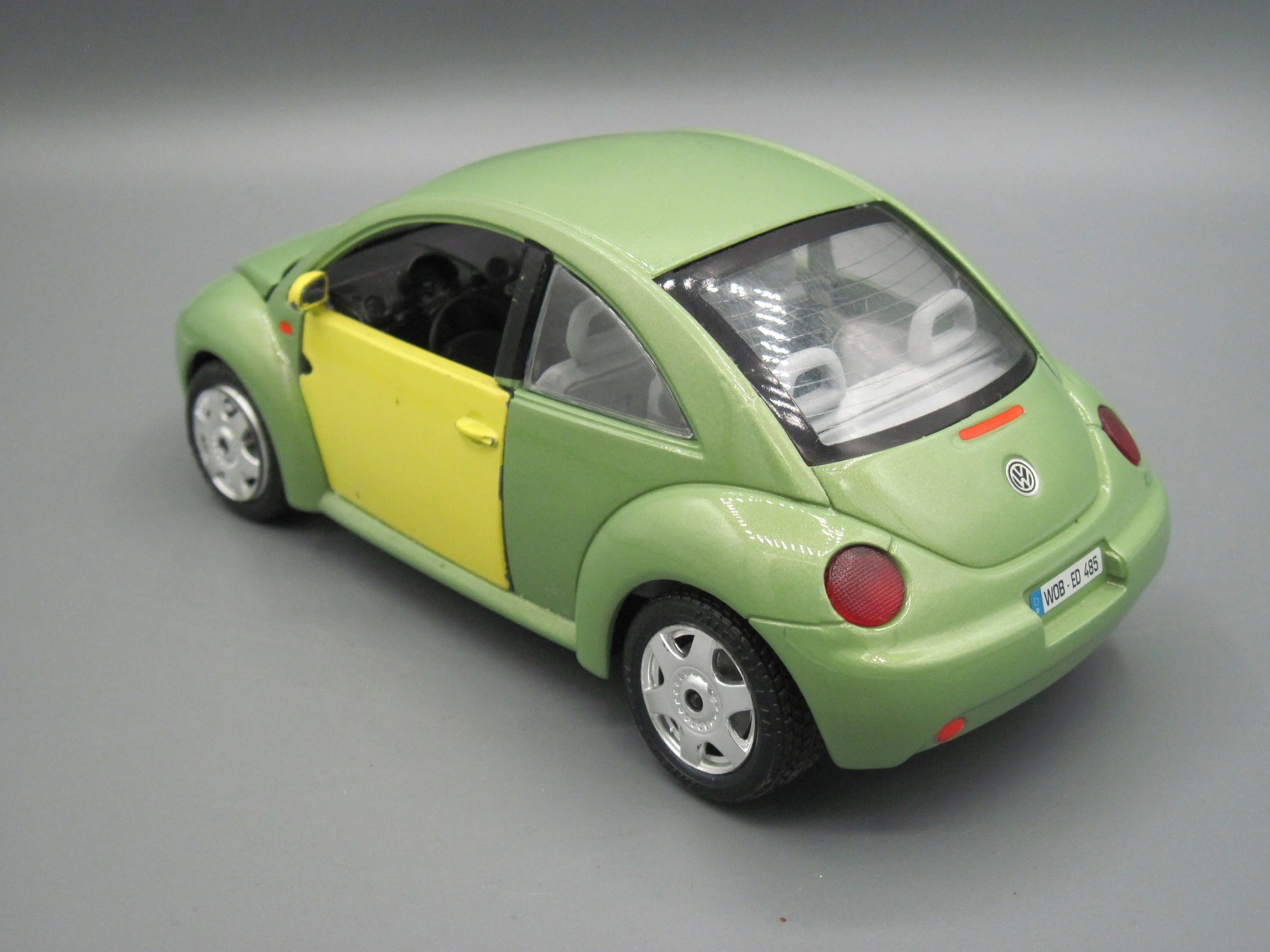 Bburago   Volkswagen New Beetle 1998 Green