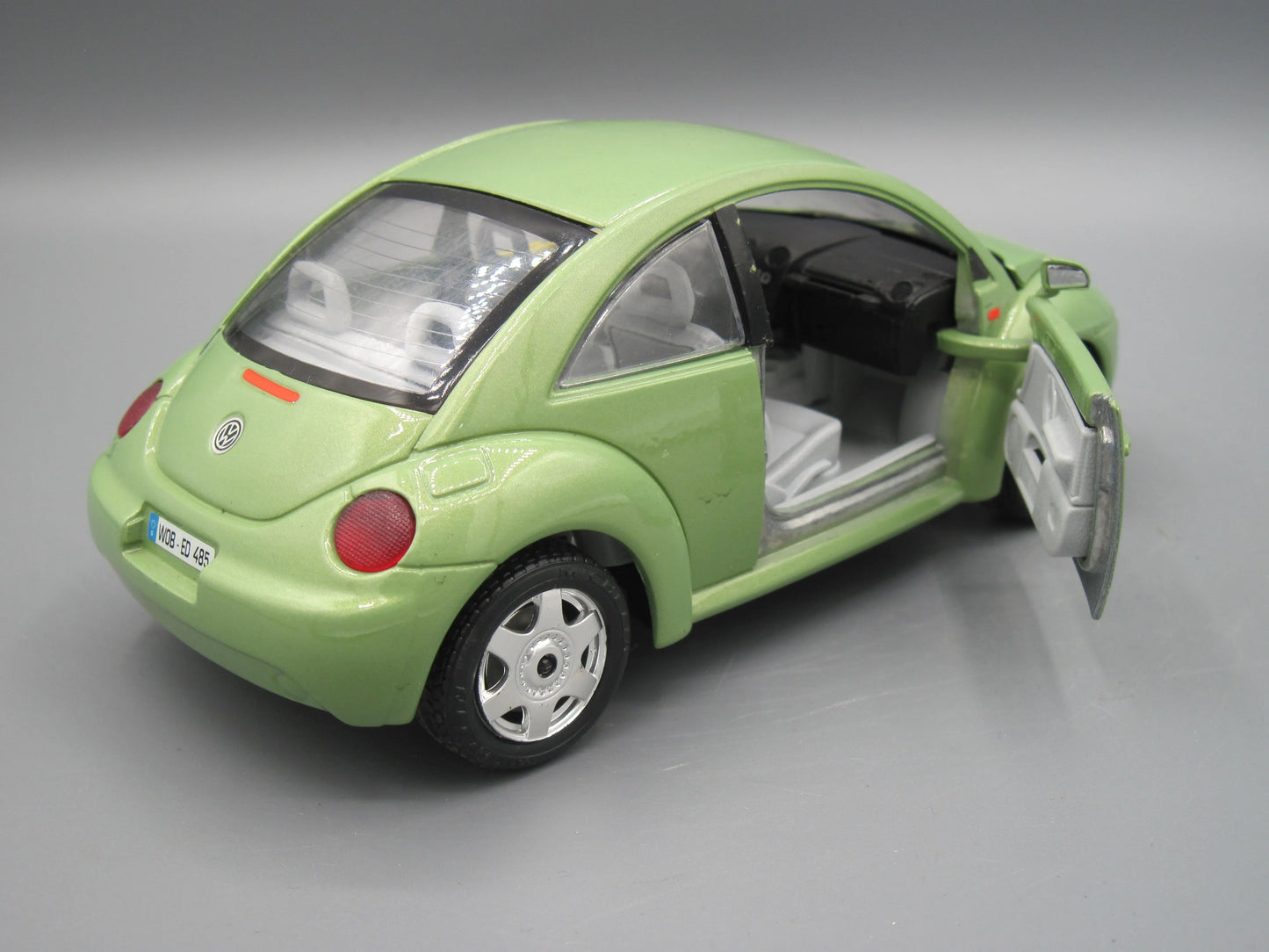 Bburago   Volkswagen New Beetle 1998 Green