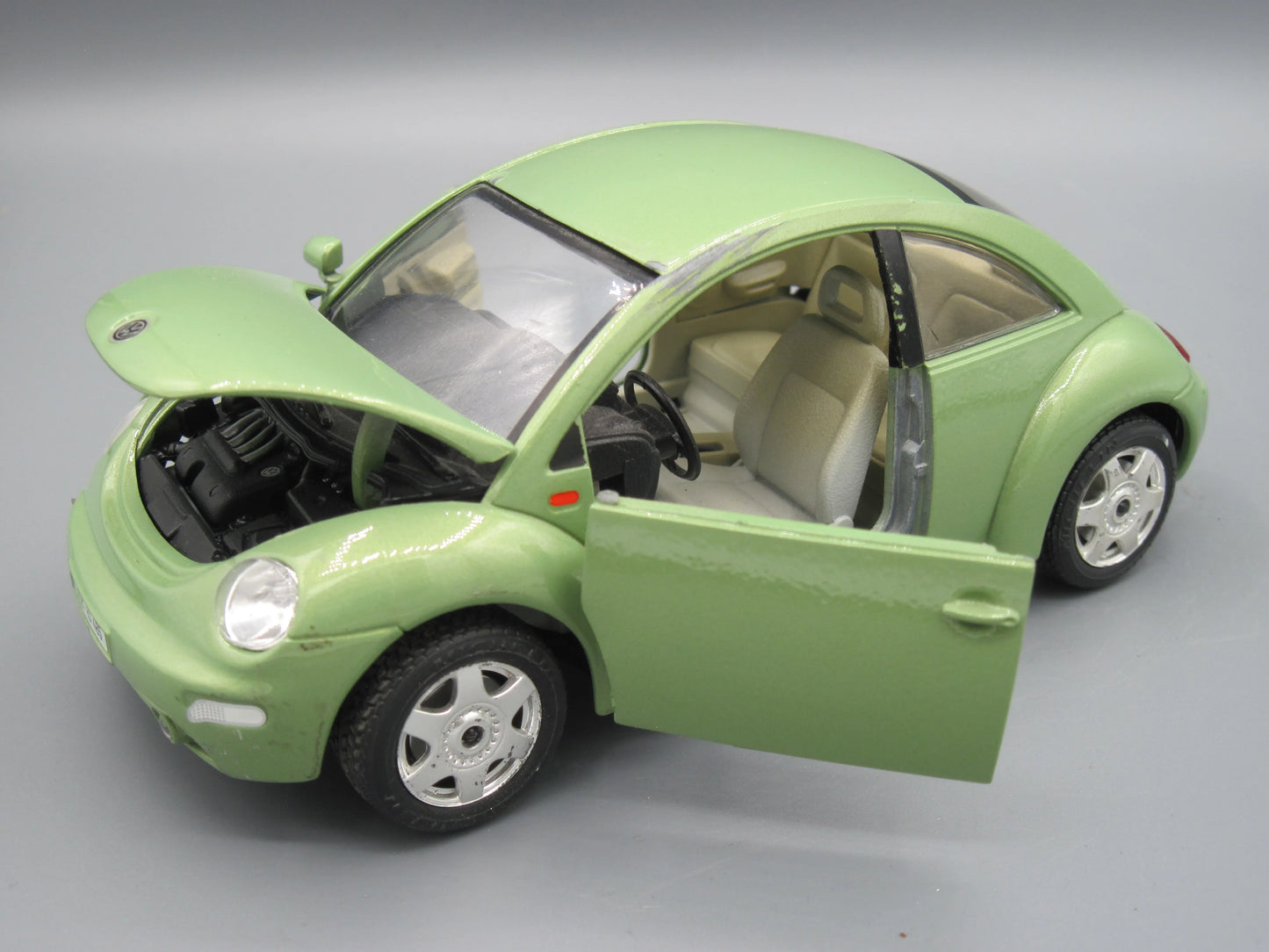 Bburago   Volkswagen New Beetle 1998 Green