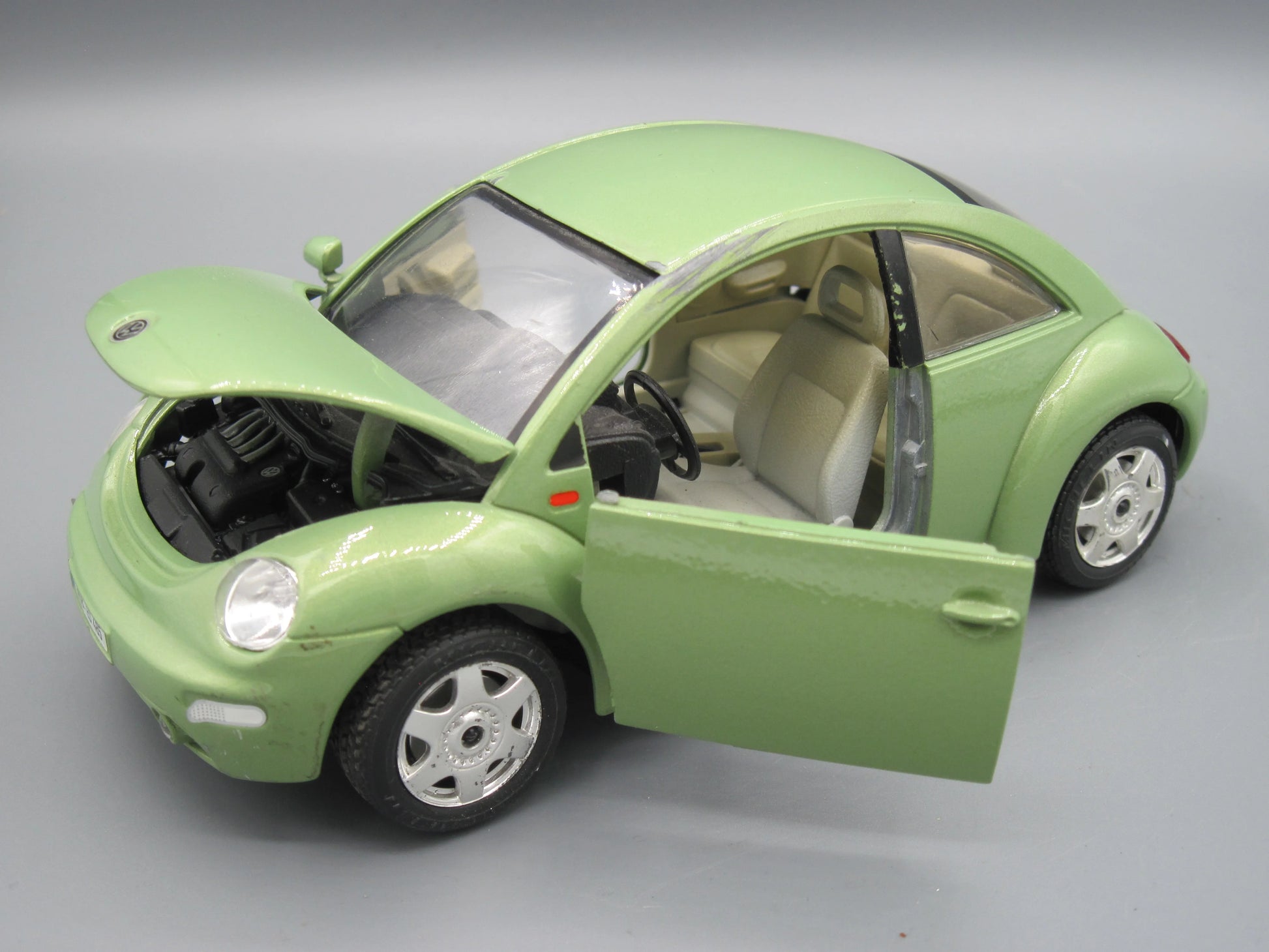 Bburago   Volkswagen New Beetle 1998 Green
