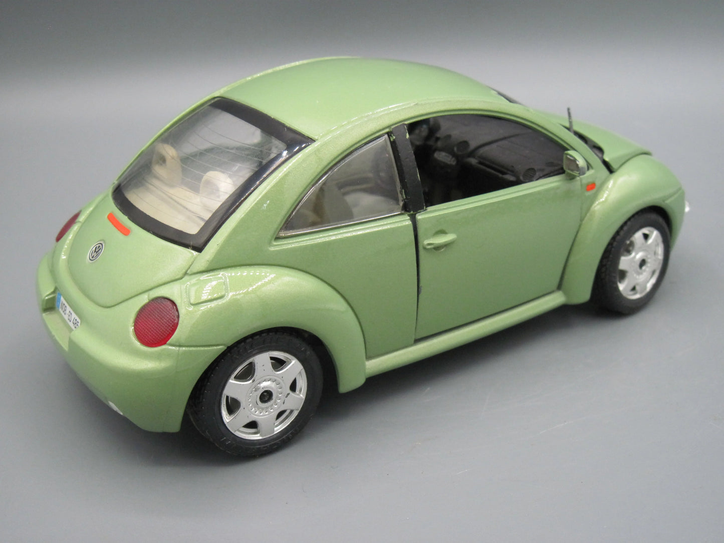 Bburago   Volkswagen New Beetle 1998 Green