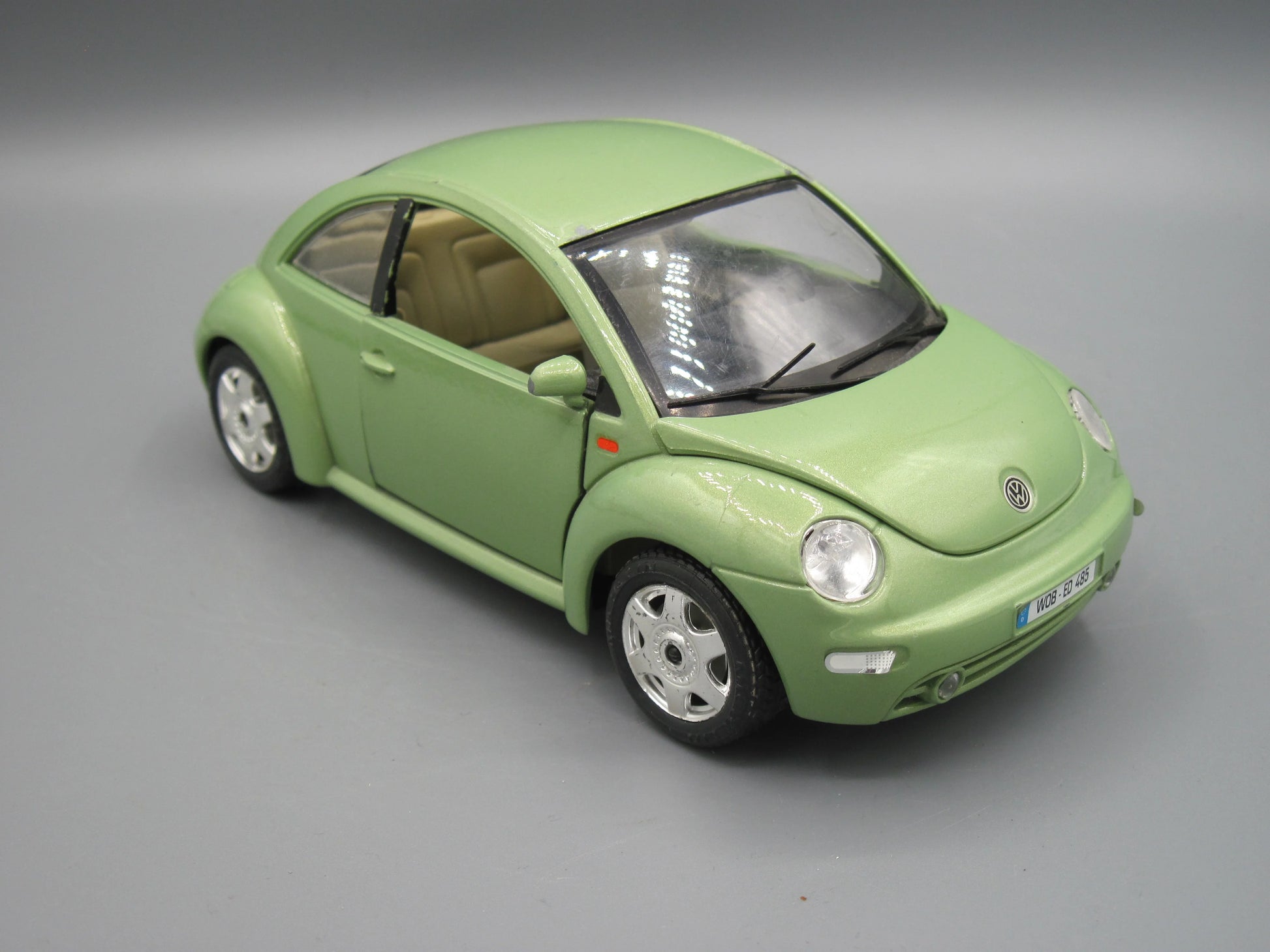 Bburago   Volkswagen New Beetle 1998 Green