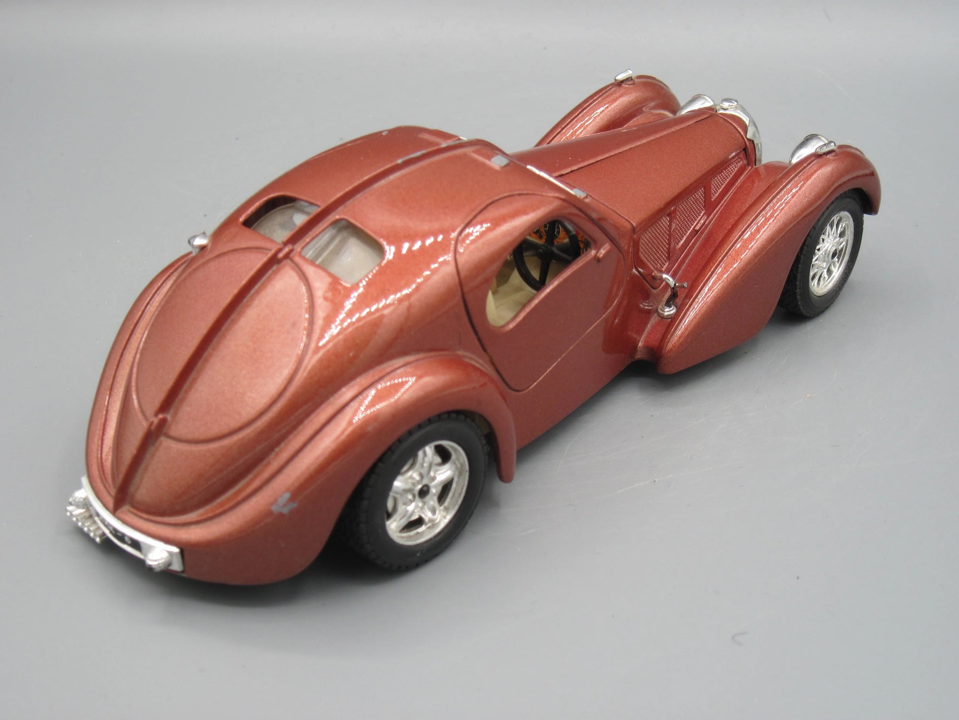 Bburago   Bugatti Atlantic 1936 Brown