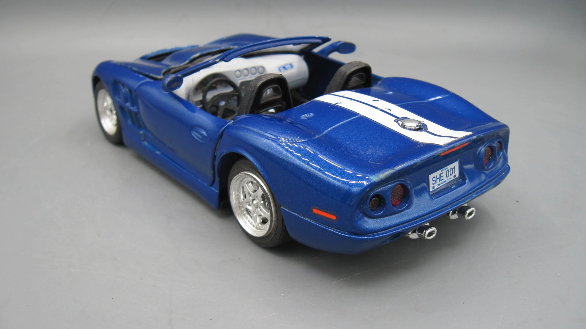 Bburago   Shelby Series 1 1999 Blue