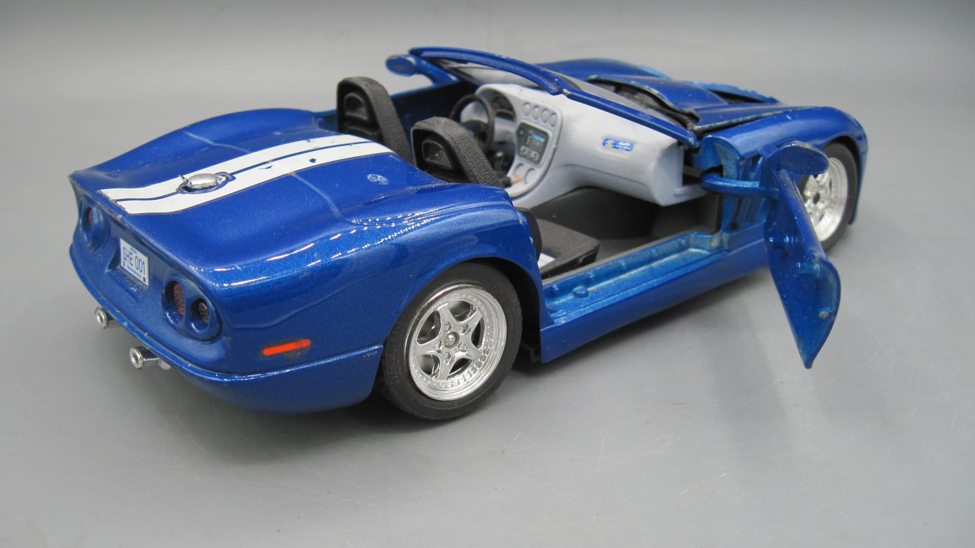Bburago   Shelby Series 1 1999 Blue