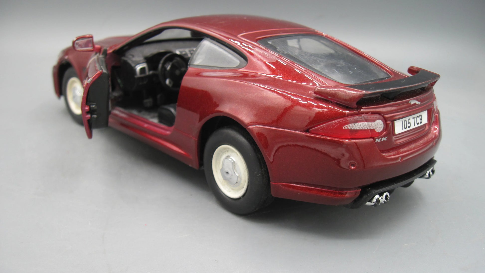 Bburago   Jaguar XKR-S  Maroon