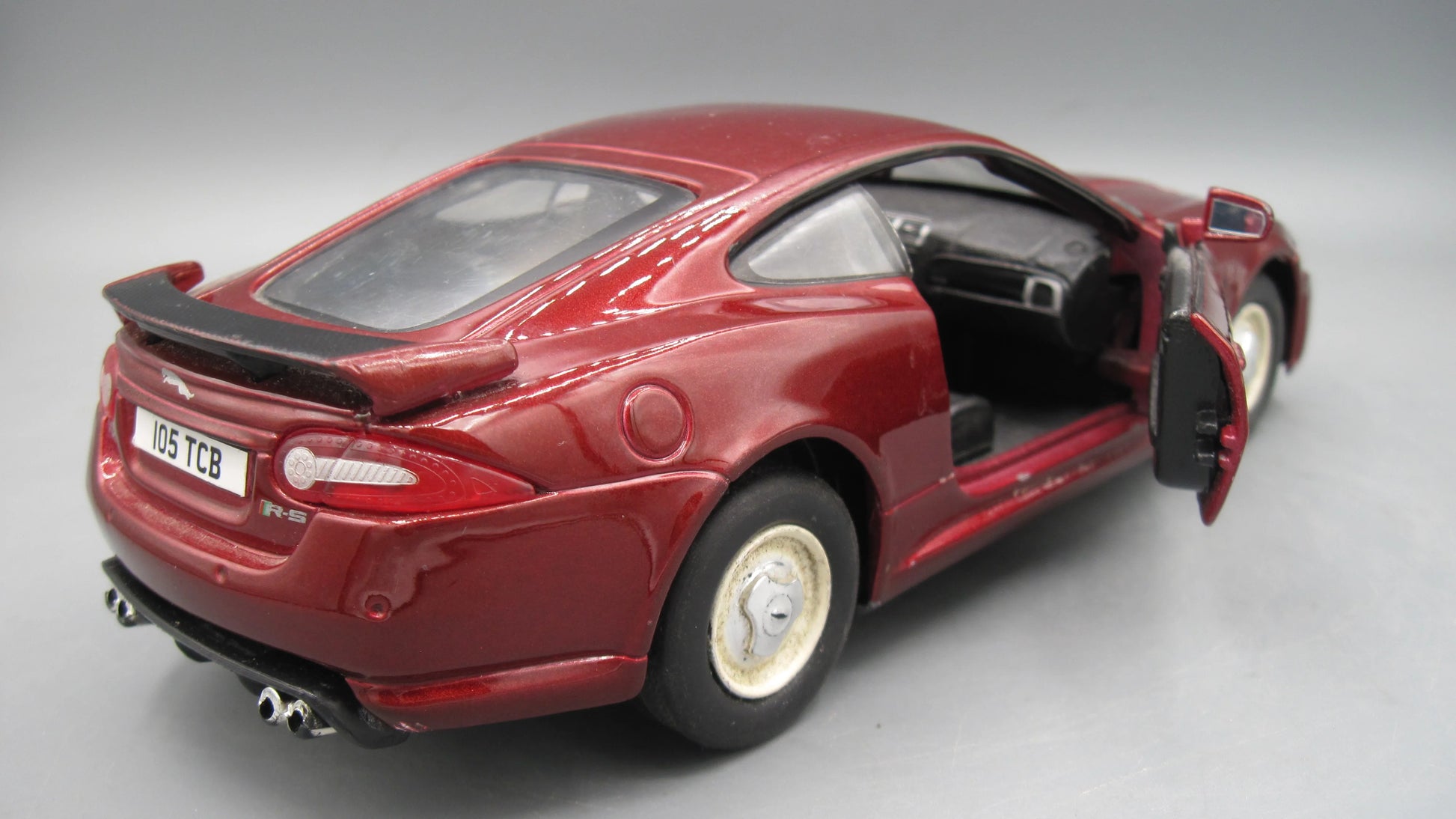 Bburago   Jaguar XKR-S  Maroon