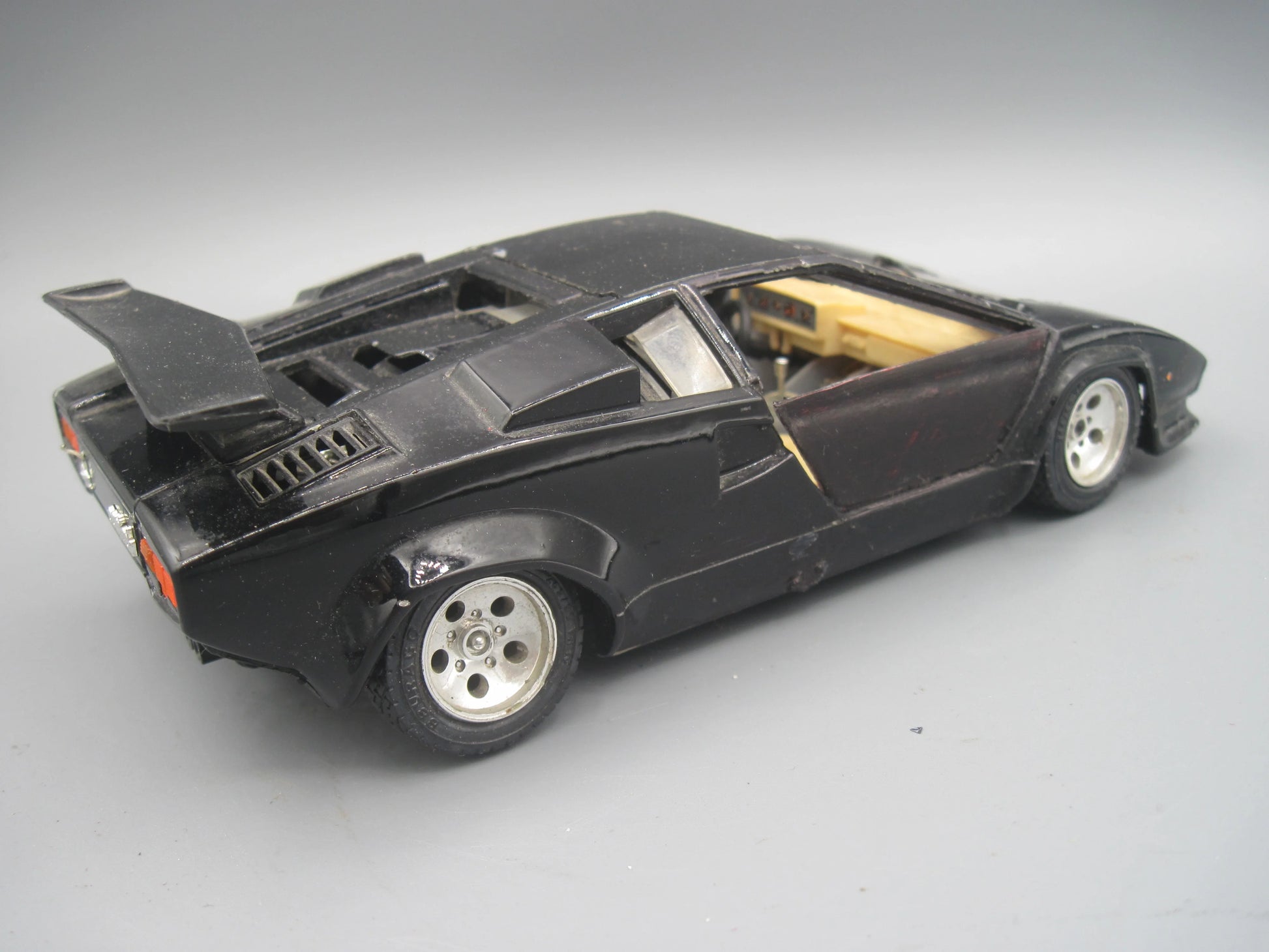 Bburago   Lamborghini Countach 1988 Black