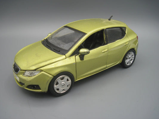 Bburago   Seat Ibiza  Golden