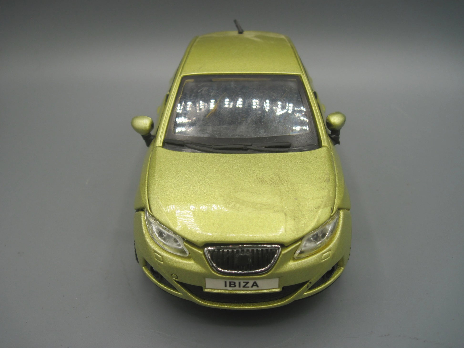 Bburago   Seat Ibiza  Golden
