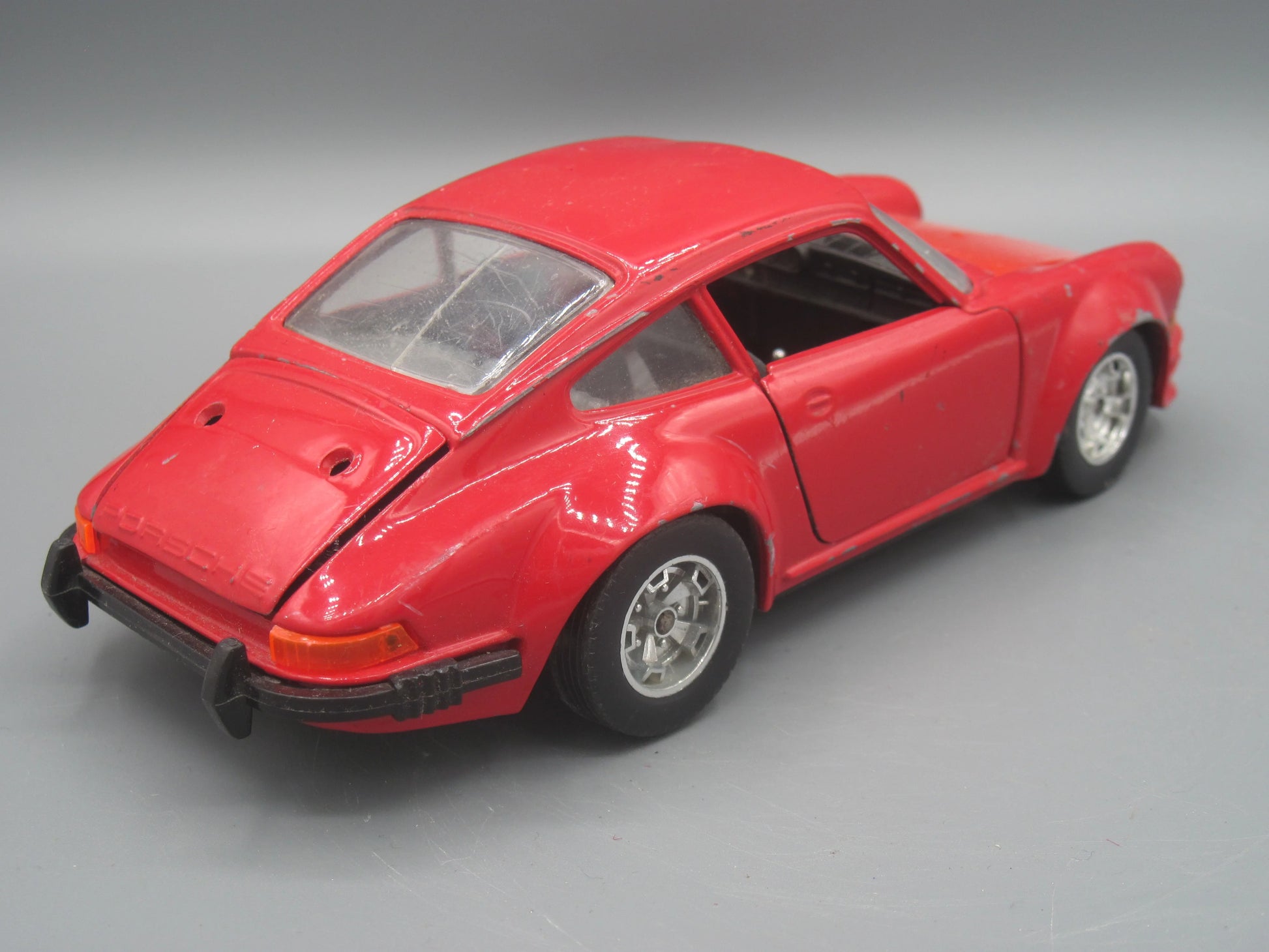 Bburago   Porsche 911  Red