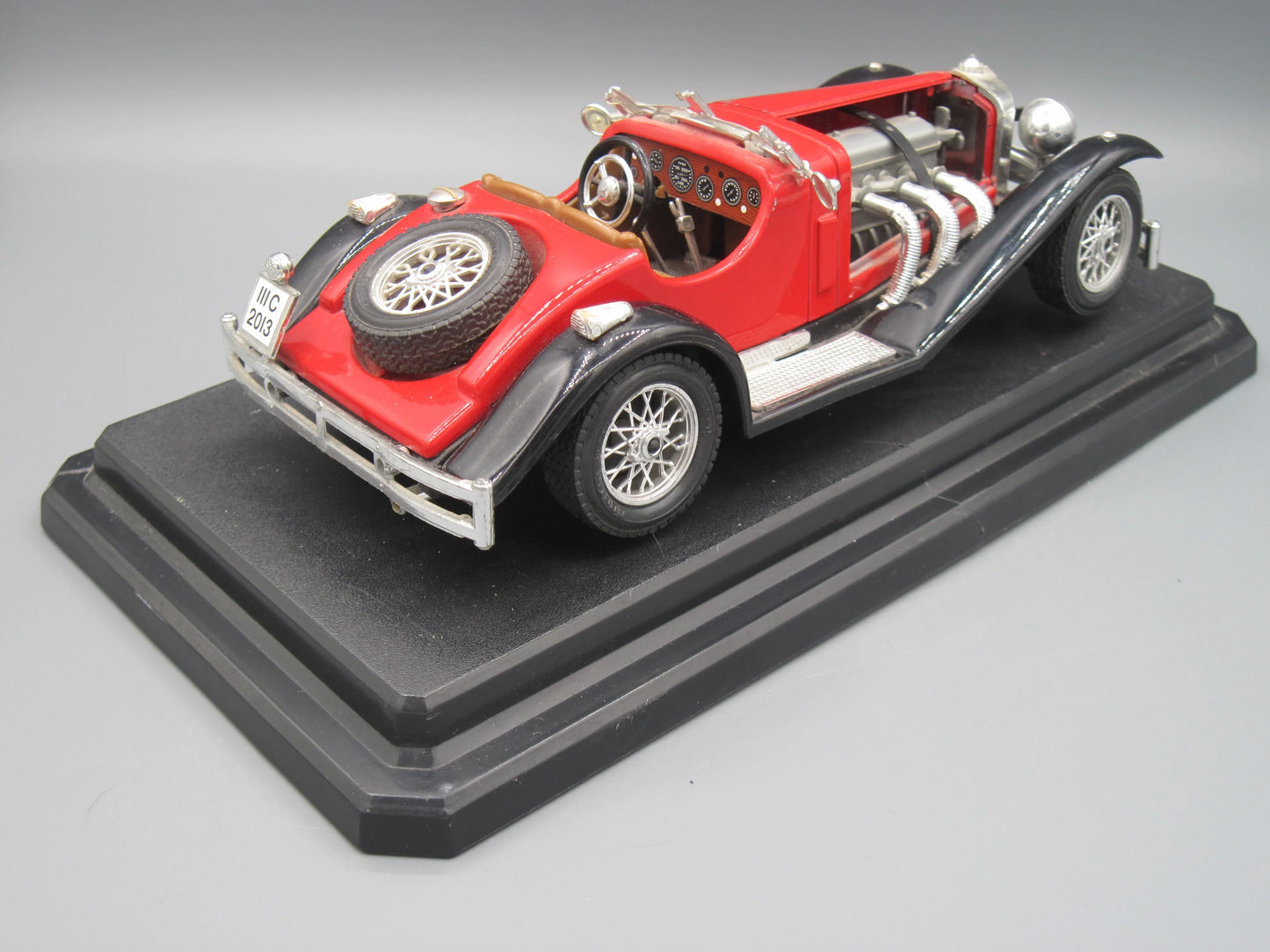 Bburago   Mercedes-Benz SSK  1928 Red