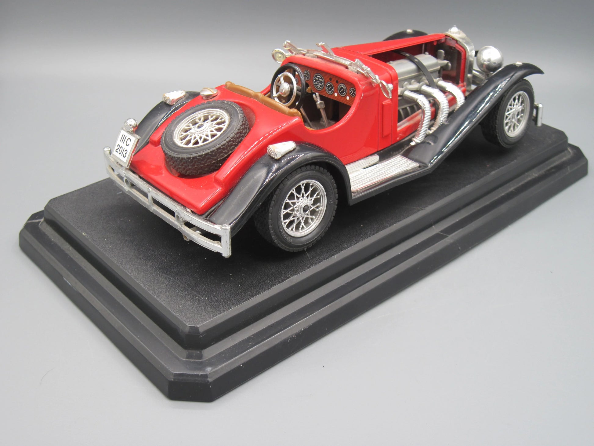 Bburago   Mercedes-Benz SSK  1928 Red