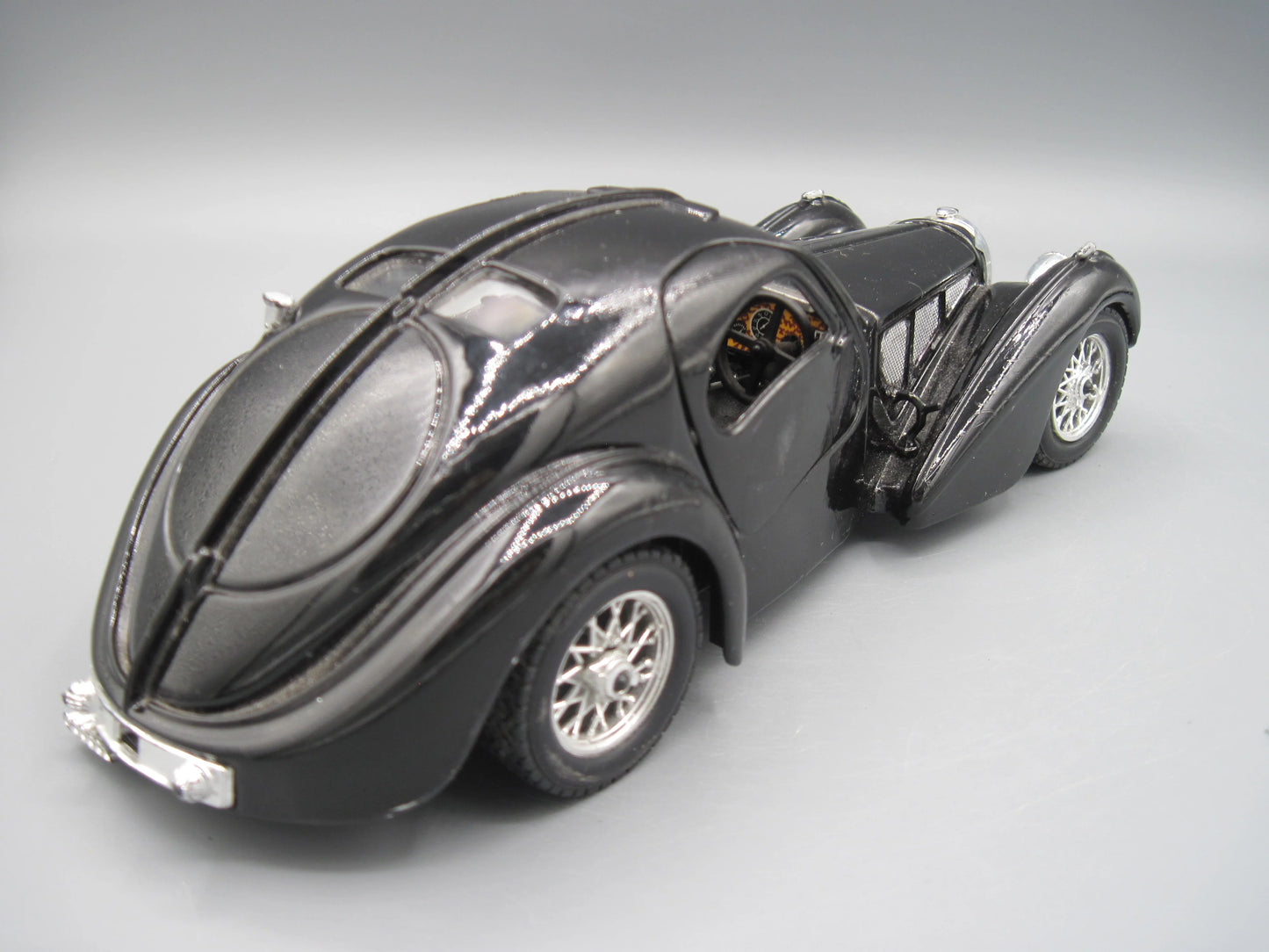 Bburago   Bugatti Atlantic 1936 Black
