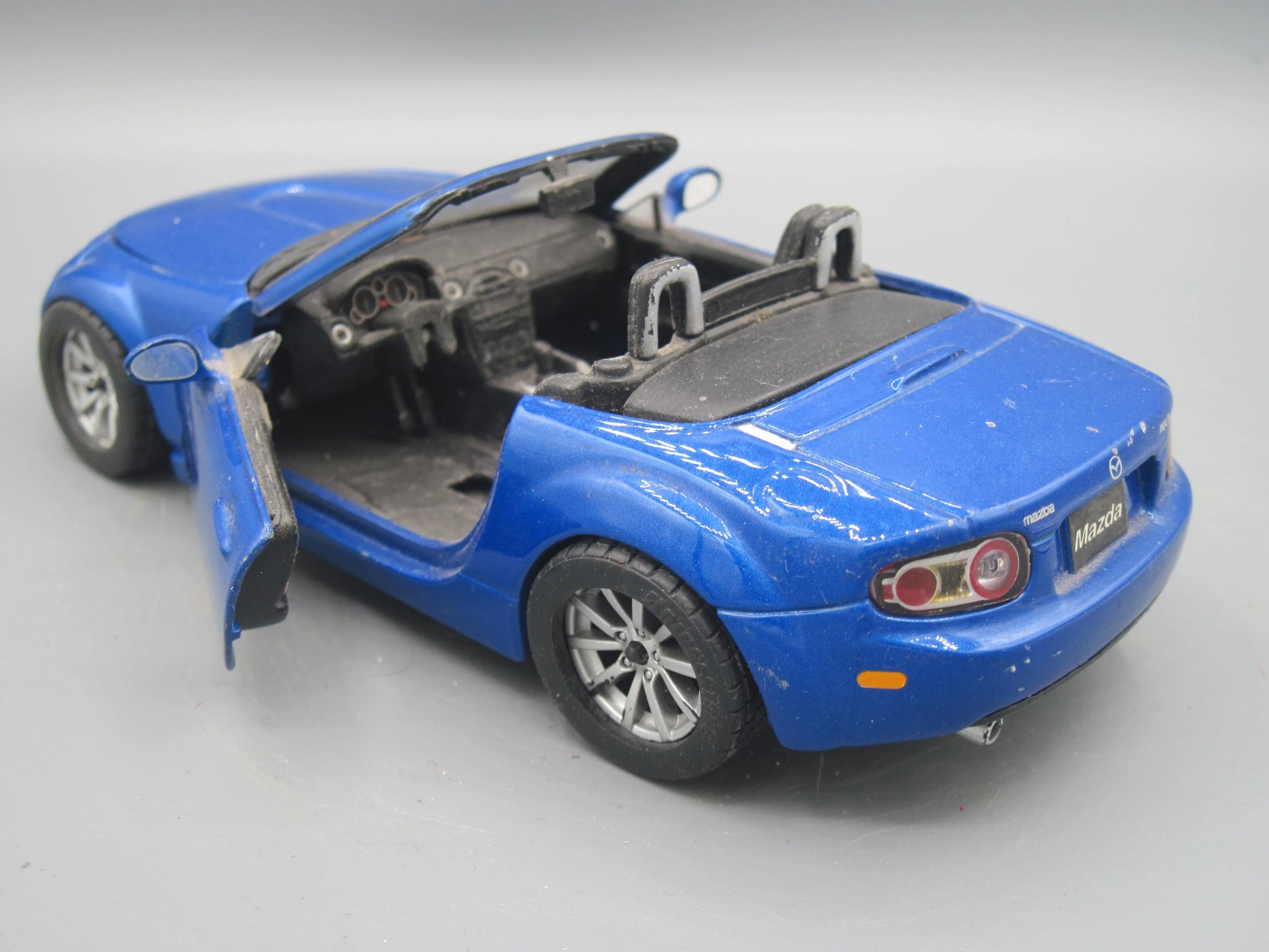 Bburago   Mazda MX-5  Blue