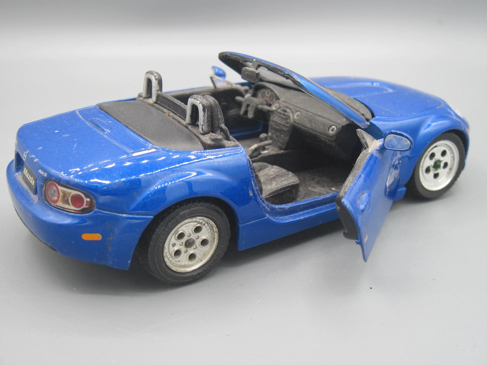 Bburago   Mazda MX-5  Blue