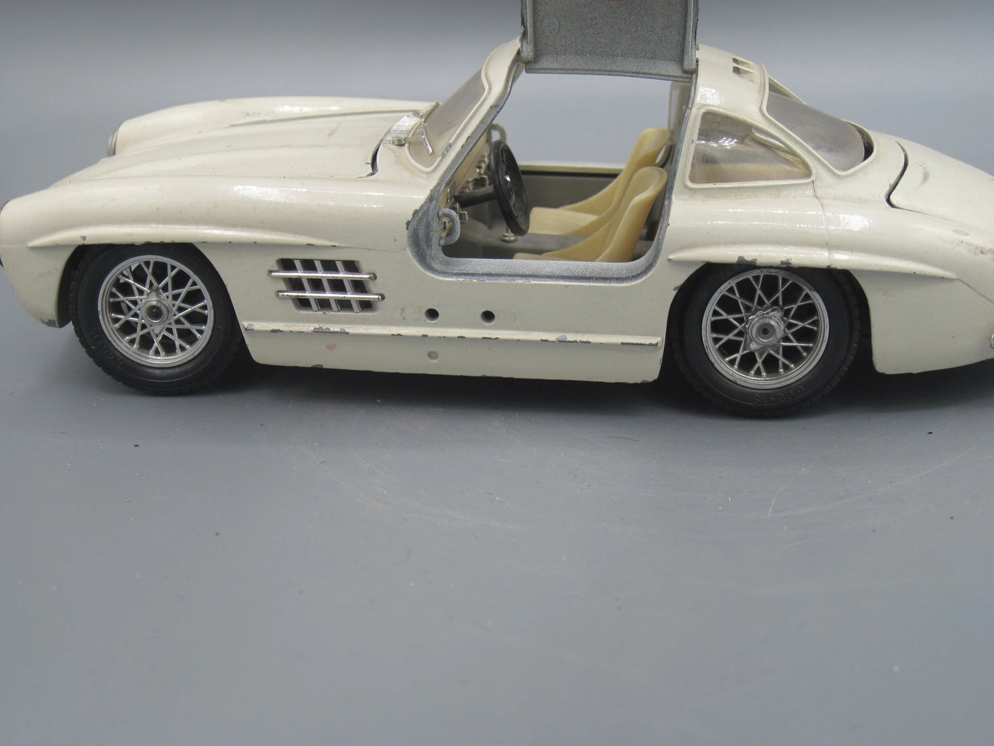 Bburago   Mercedes-Benz 300 SL 1954 Beige