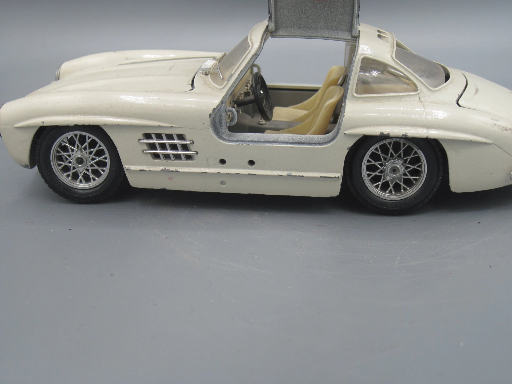 Bburago   Mercedes-Benz 300 SL 1954 Beige
