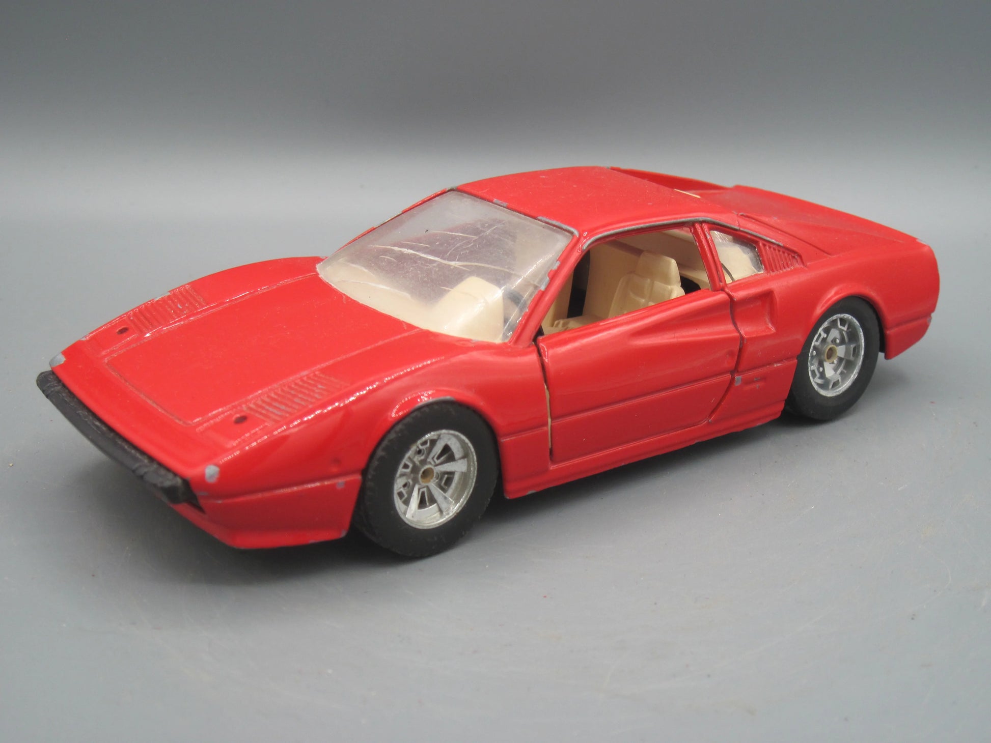Bburago   Ferrari 308 GTB  Red