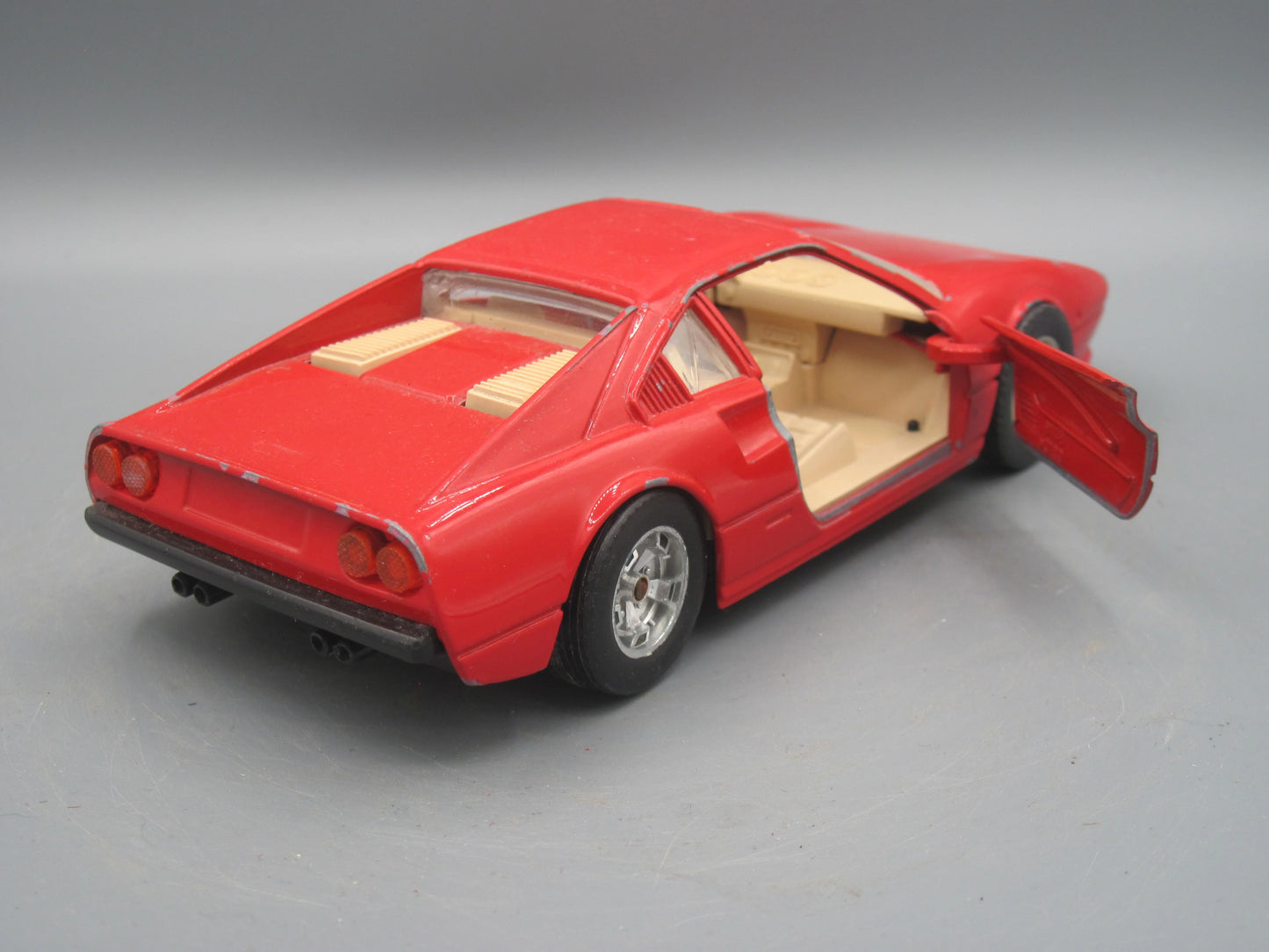 Bburago   Ferrari 308 GTB  Red