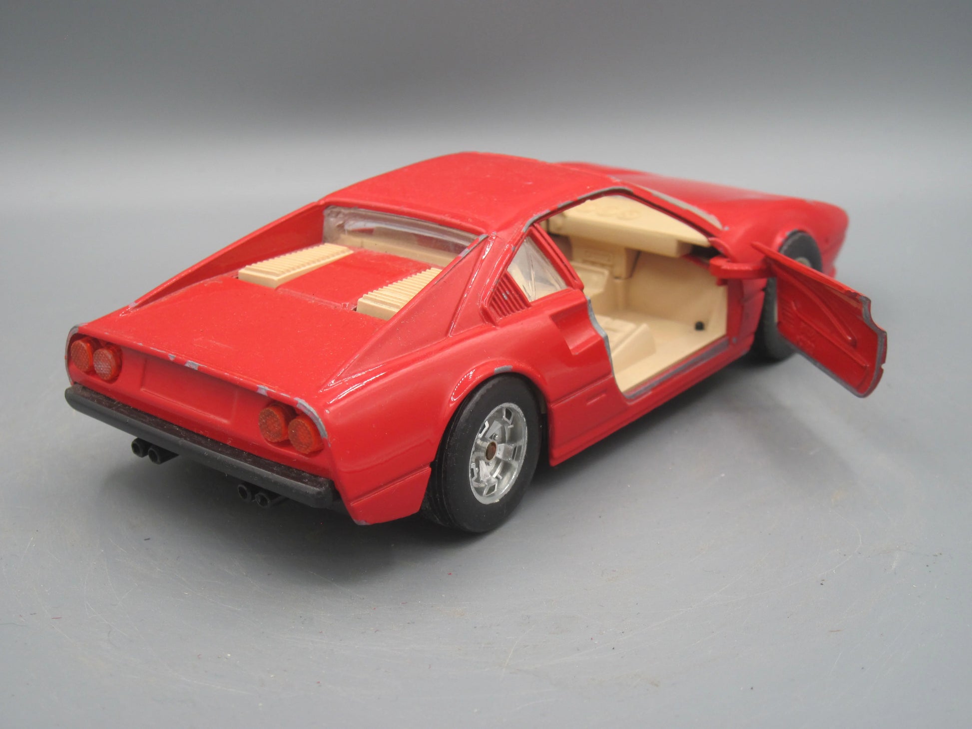 Bburago   Ferrari 308 GTB  Red