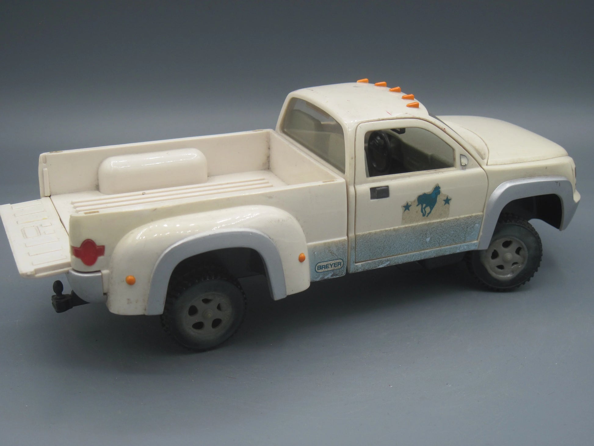 Breyer    Animal Creations  White