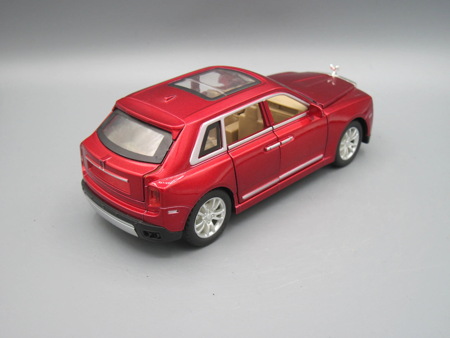 Rolls-Royce Cullinan  Red