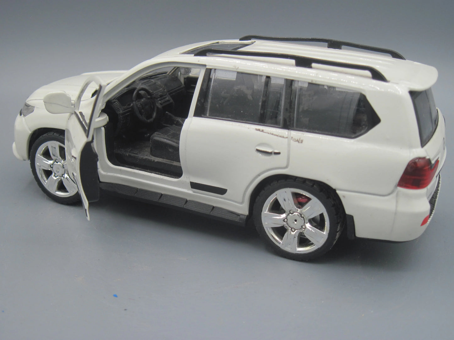 China   Lexus LX 570  White