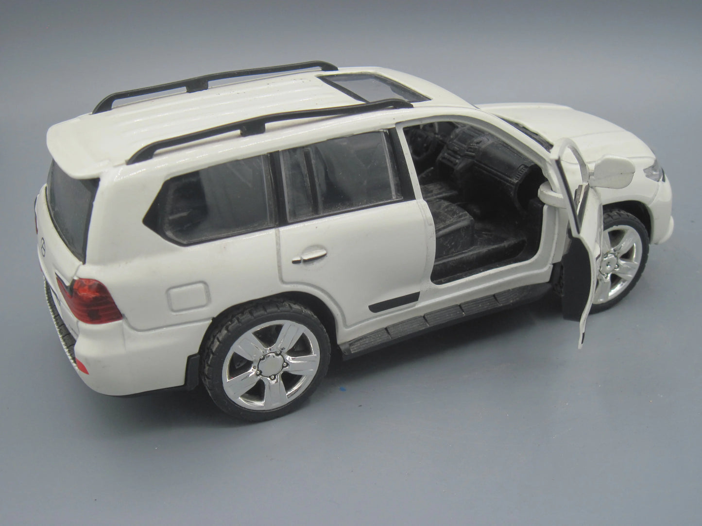 China   Lexus LX 570  White