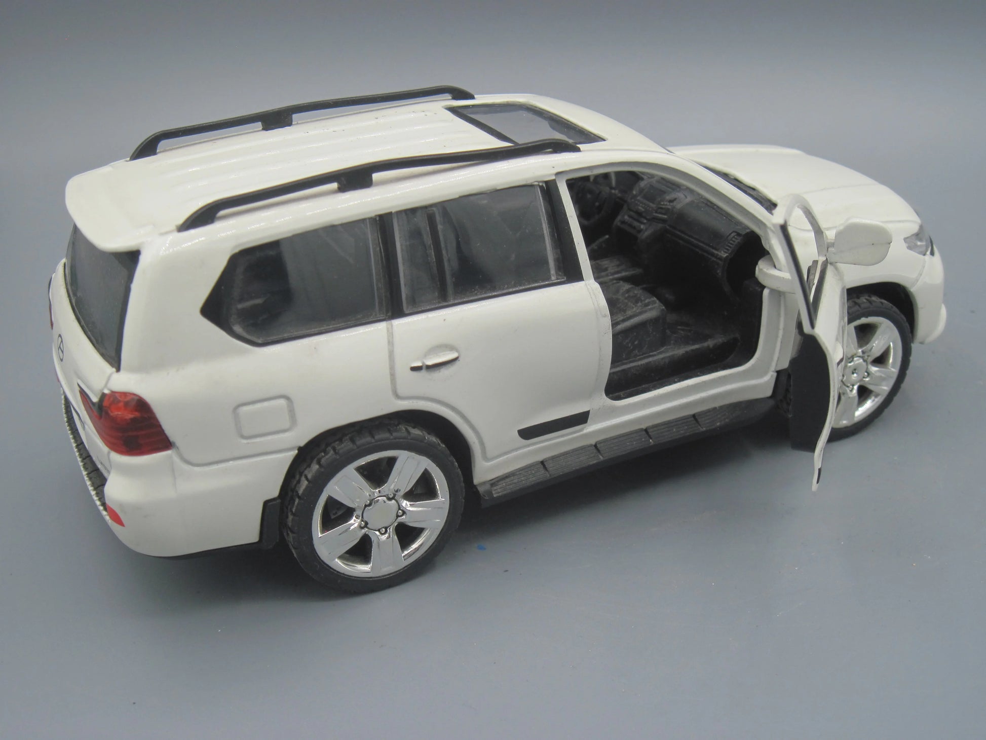 China   Lexus LX 570  White