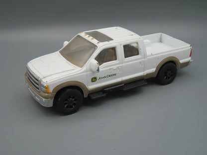 ERTL   John Deere Crew Cab  White