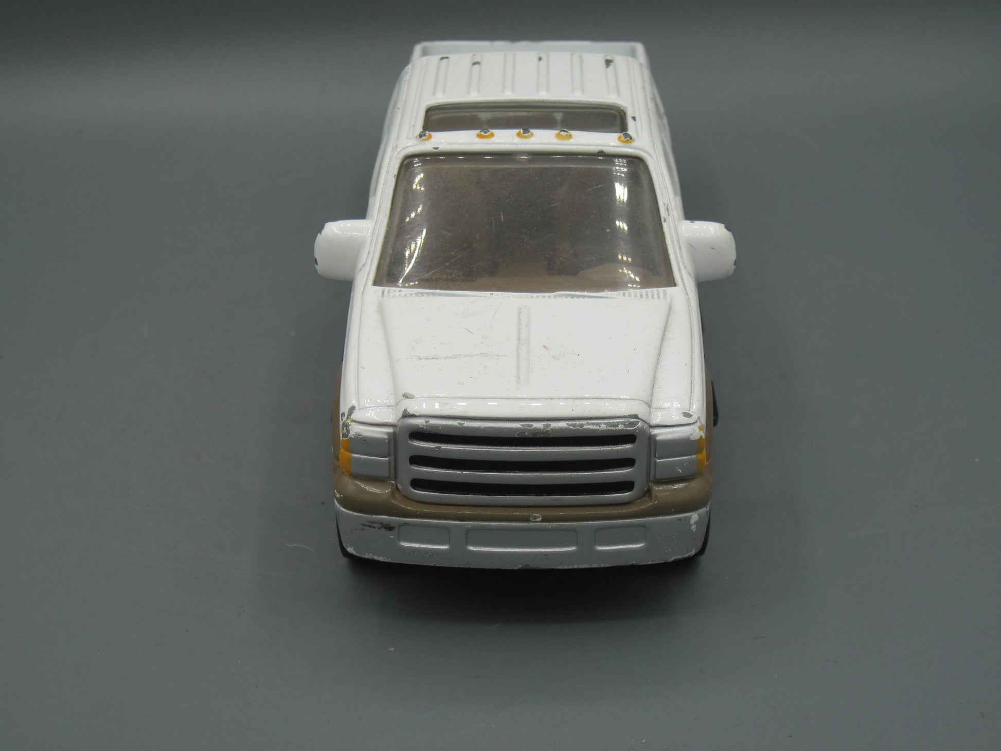 ERTL   John Deere Crew Cab  White