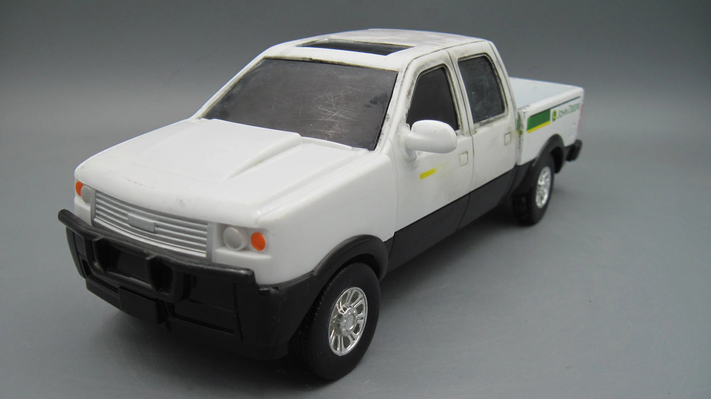 ERTL   John Deere Pickup Truck  White