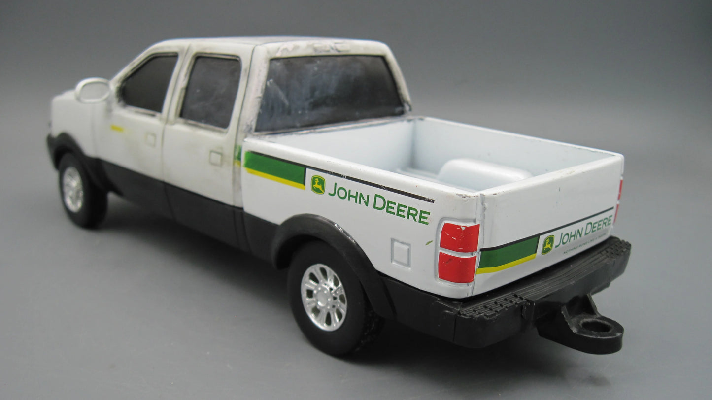 ERTL   John Deere Pickup Truck  White