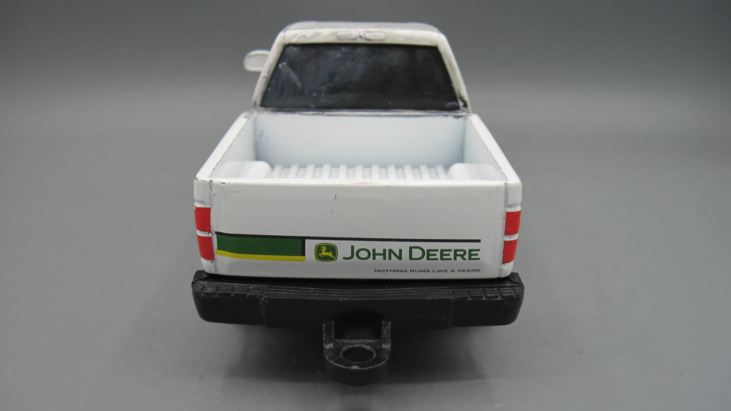 ERTL   John Deere Pickup Truck  White
