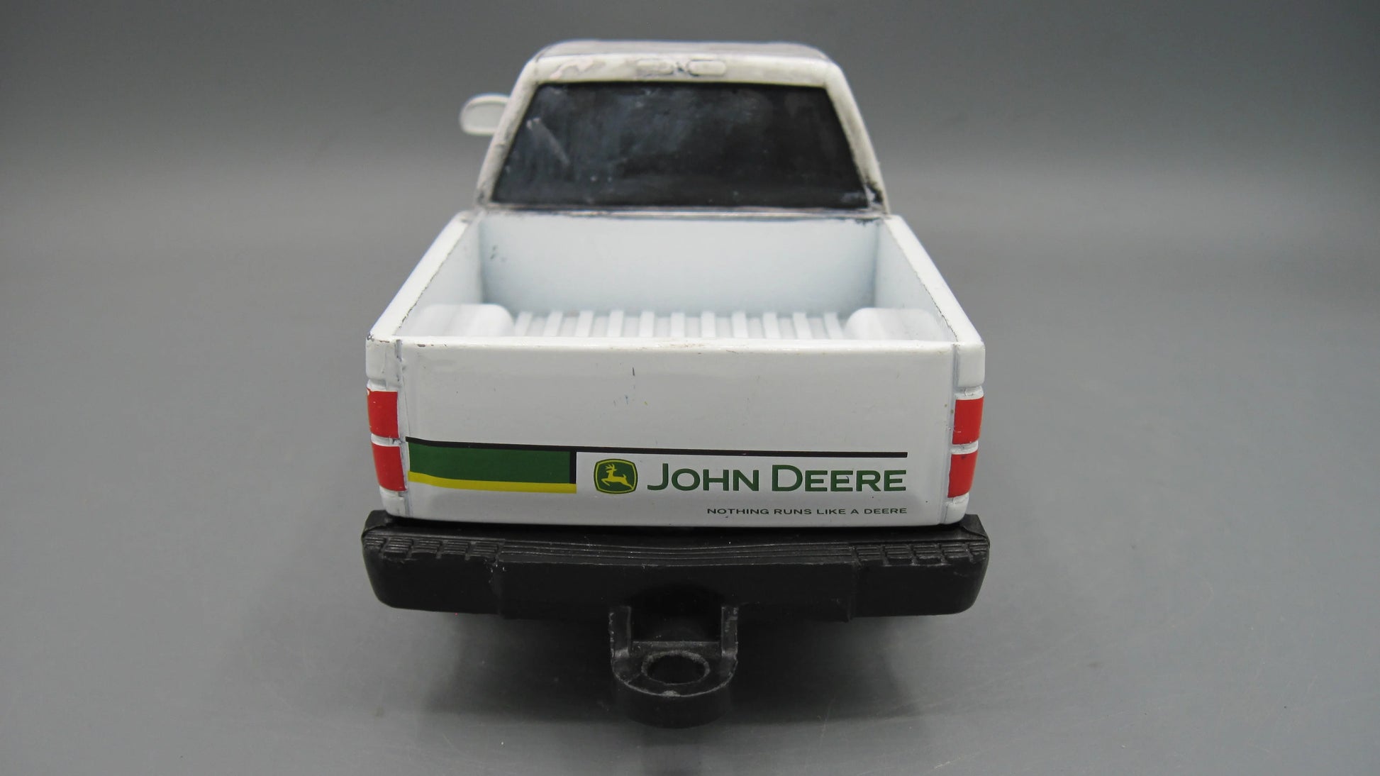 ERTL   John Deere Pickup Truck  White