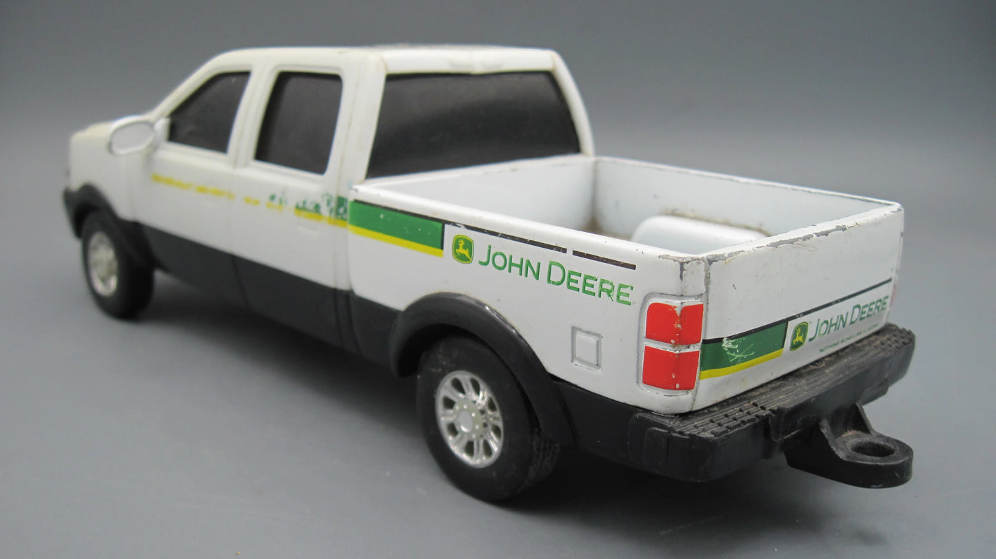 ERTL   John Deere Pickup Truck  White