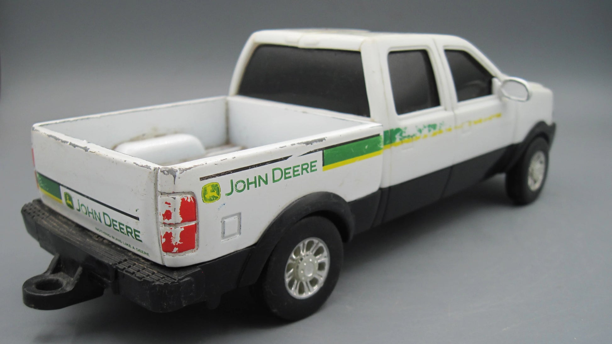 ERTL   John Deere Pickup Truck  White